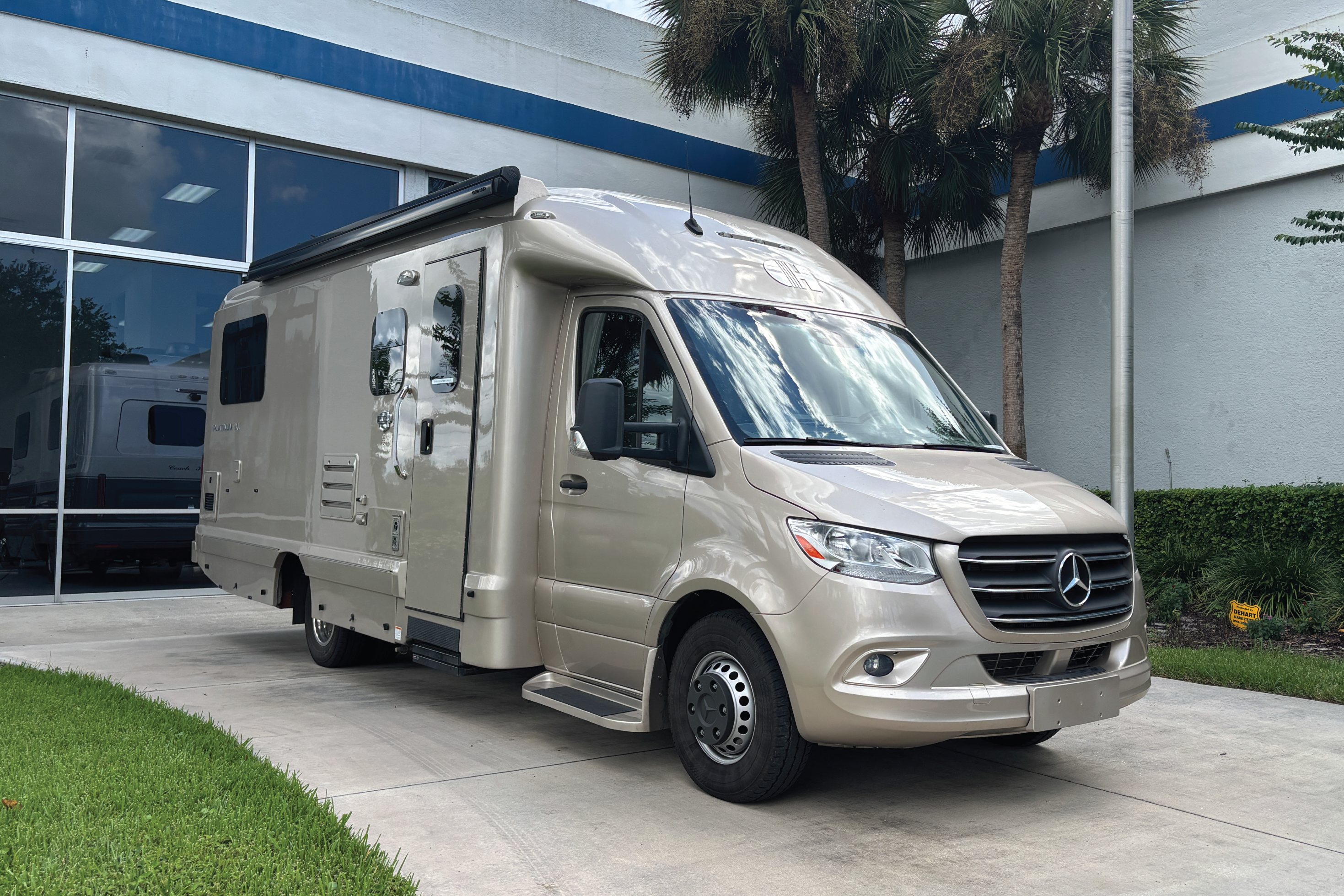 Used 2023 Platinum II 241XL RRT